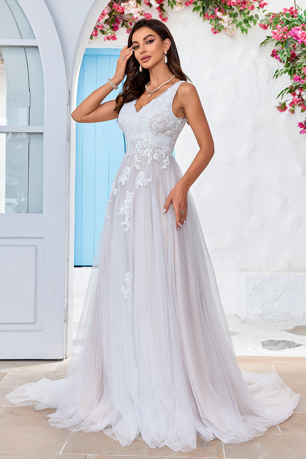 Robe de mariée ligne A en tulle abricot avec traîne et dentelle