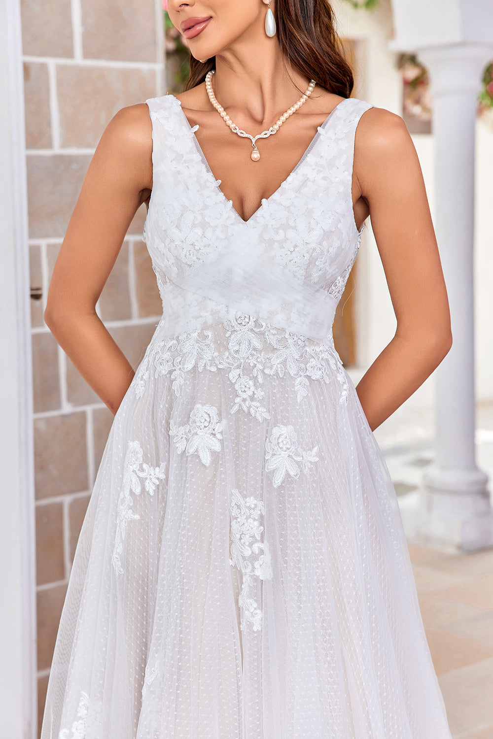 Robe de mariée ligne A en tulle abricot avec traîne et dentelle