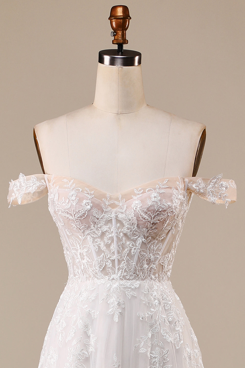 Robe de mariée bustier en tulle ivoire détachable épaules dénudées