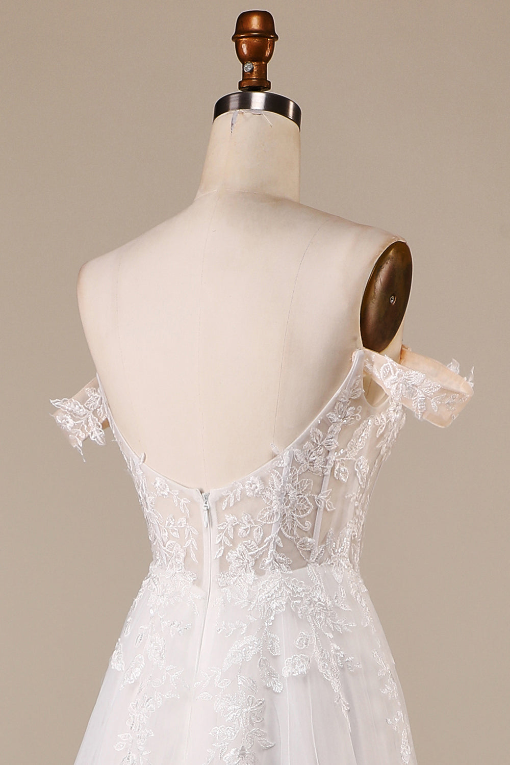 Robe de mariée bustier en tulle ivoire détachable épaules dénudées