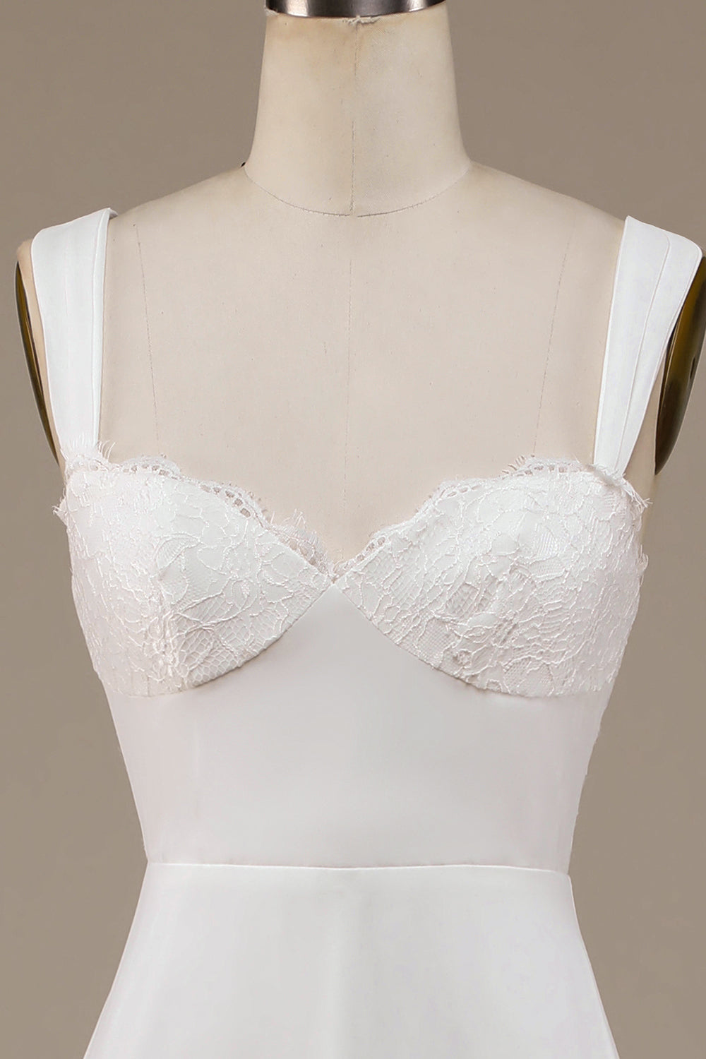Robe de mariée bohème ivoire à encolure dégagée et en dentelle
