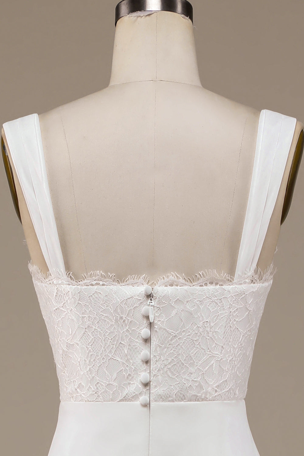 Robe de mariée bohème ivoire à encolure dégagée et en dentelle
